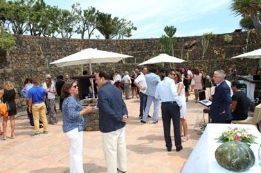Los Amigos de Costa Teguise celebran con un encuentro los buenos datos de ocupación turística
