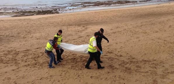 Hallan el cuerpo sin vida de un hombre flotando en la playa de El Reducto