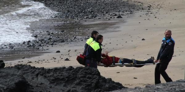 Rescatado un hombre tras caerse al mar en Arrecife