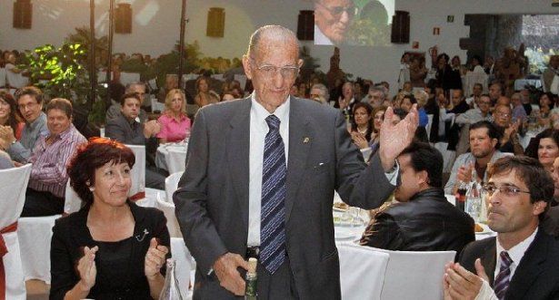 El presidente del Cabildo felicita a Juan Brito, Hijo Predilecto de Lanzarote, por su 95 cumpleaños