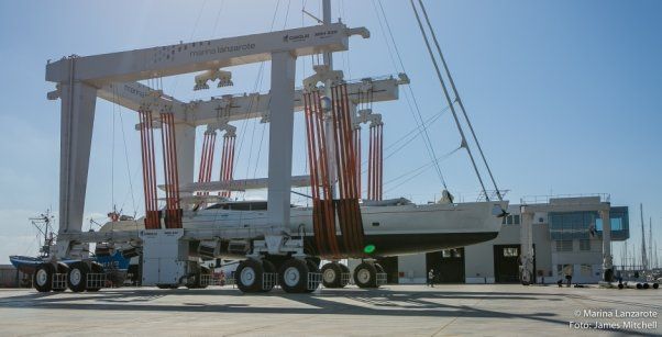 El varadero de Marina Lanzarote recibe el SY Valquest de 41 metros de eslora