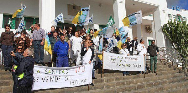 Los trabajadores del Hospital Insular protagonizan una nueva protesta