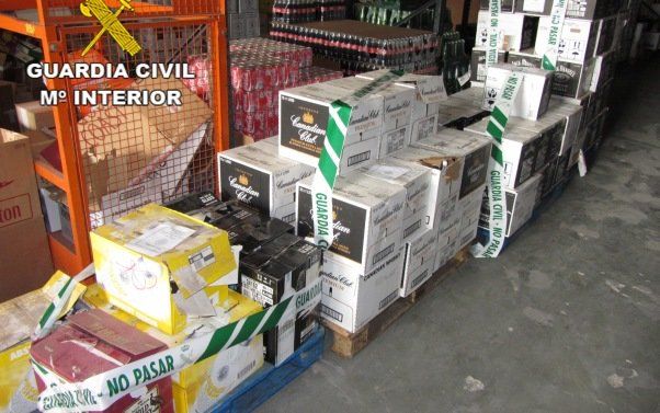 La Guardia Civil retira  casi 3.000 botellas de alcohol de comercios de Lanzarote