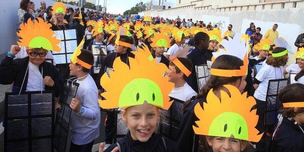 Los alumnos del colegio Capellanía llenan de alegría el Carnaval