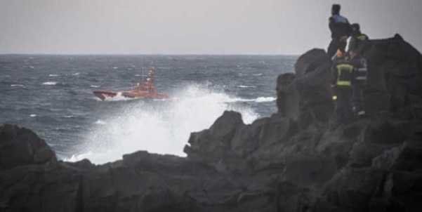 El Consorcio buscará "hasta final de semana" al joven que cayó al mar en La Santa