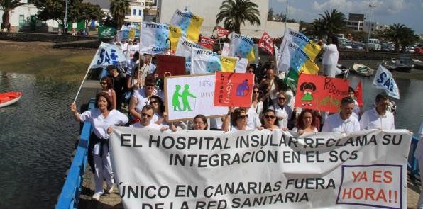 Nueva manifestación en apoyo de las reivindicaciones de los trabajadores del Hospital Insular