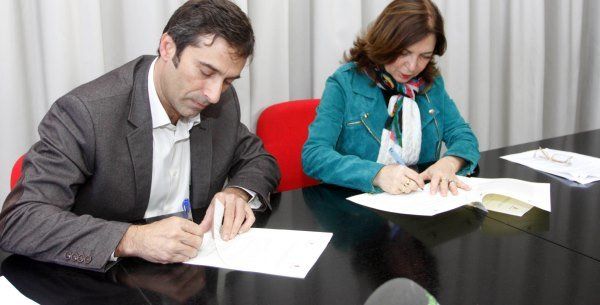 Gobierno y Cabildo firman el convenio para iniciar los trámites de incorporación del Hospital insular al SCS