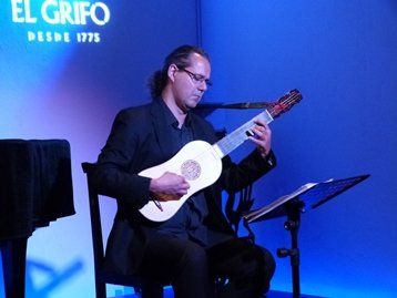 Carlos Oramas llena de música la bodega El Grifo