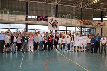 Tías vivió su fiesta del baloncesto, con un duelo de leyendas y un emotivo homenaje