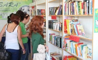 La literatura llega a las calles de Arrecife para celebrar el Día del Libro