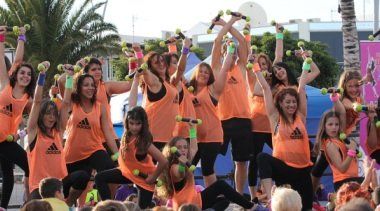 El terrero de Tías se llenó de ritmo para conmemorar el Día Internacional de la Danza