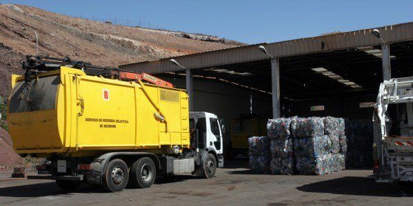 El Cabildo adjudica la gestión de los residuos de La Graciosa por 1,2 millones