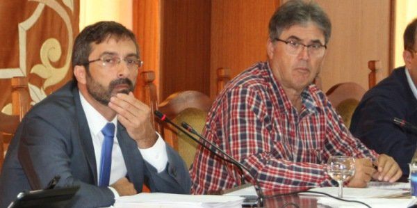 El secretario dice ahora que no está obligado a entregar a la oposición los informes de Stratvs y el Plan de La Geria