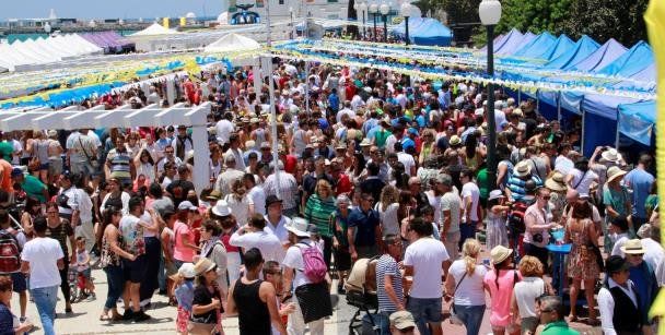 Miles de personas disfrutan del Día de Canarias en Arrecife