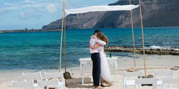El Obispado de Canarias "prohíbe" celebrar "bodas turísticas" en Lanzarote