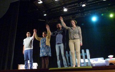 Comi-K Teatro representó la obra 'Martes 13' en favor de Cruz Roja