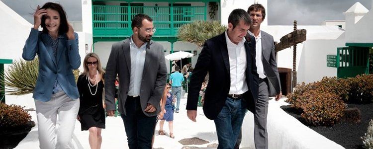 Clavijo reúne en Lanzarote al sector primario y al turístico, para intentar que "caminen juntos"