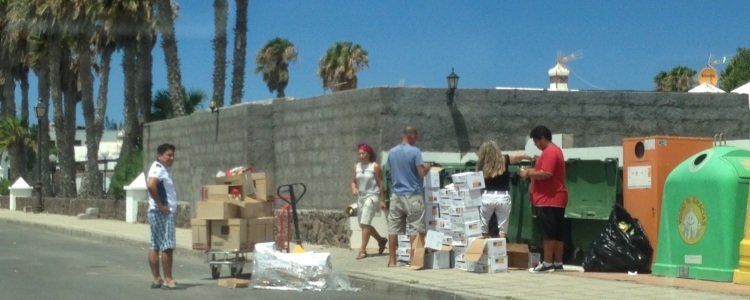 Kilos de comida para familias necesitadas de Yaiza acaban en contenedores de basura