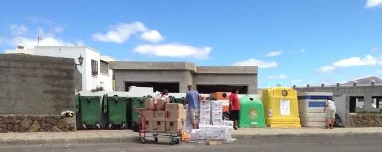El concejal reconoce ahora que quien tiró la comida en Playa Blanca sí fue el Ayuntamiento