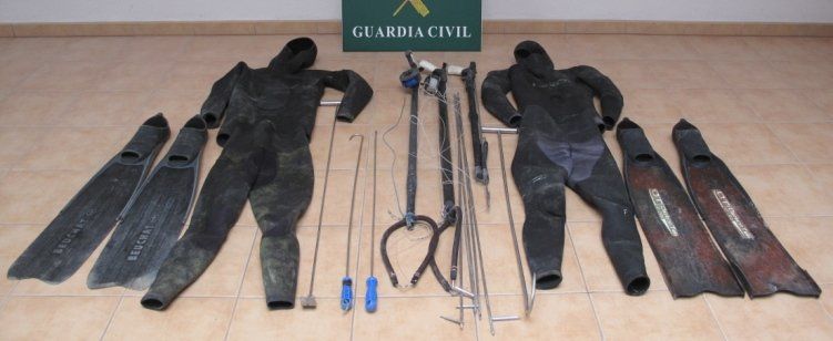 The Civil Guard reports two poachers in the Marine Reserve of La Graciosa