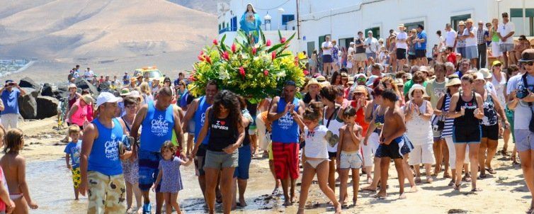 La procesión y la verbena del agua cierran las fiestas de Caleta de Famara