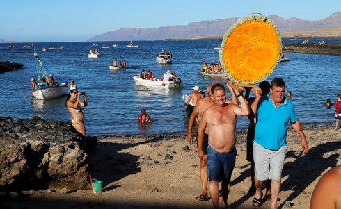 La procesión marinera despidió las fiestas de La Lapa en Caleta de Caballo