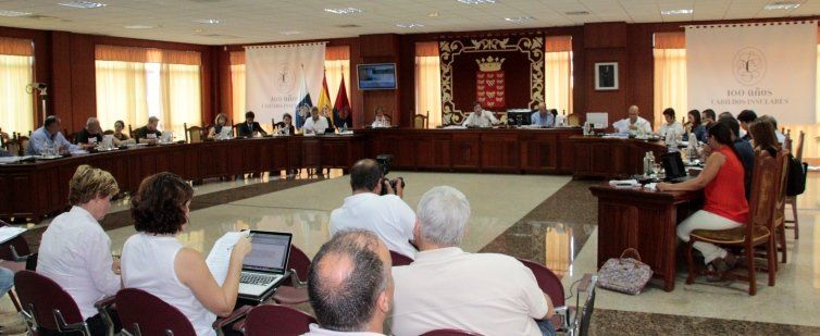 El Cabildo de Lanzarote acuerda enarbolar la bandera nacional canaria en su 51 aniversario