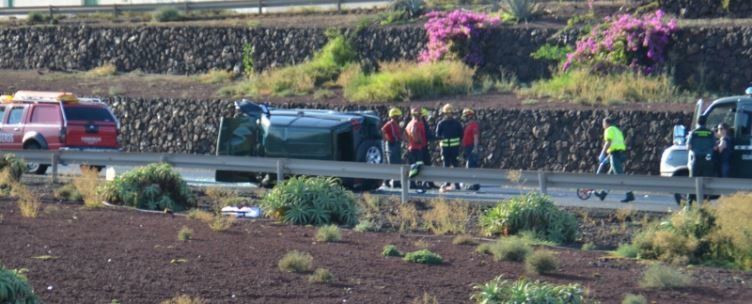 En estado crítico un hombre tras volcar con su coche en la LZ2 dirección Tías