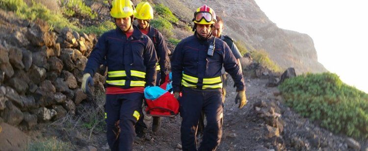 Rescatada en helicóptero una persona tras sufrir una caída en el Risco de Famara