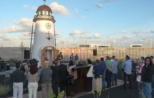 Homenaje en el monumento de Puerto Naos a las víctimas del pesquero ´Cruz del Mar´
