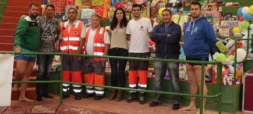La solidaridad fue la gran vencedora en la luchada benéfica "Amigos de Lanzarote"