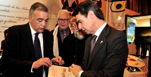 El seat pintado por César Manrique, centro de atención del stand de Cicar en FITUR 2016