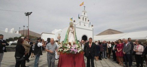 Tías pasea a su patrona en el día de la Virgen de La Candelaria