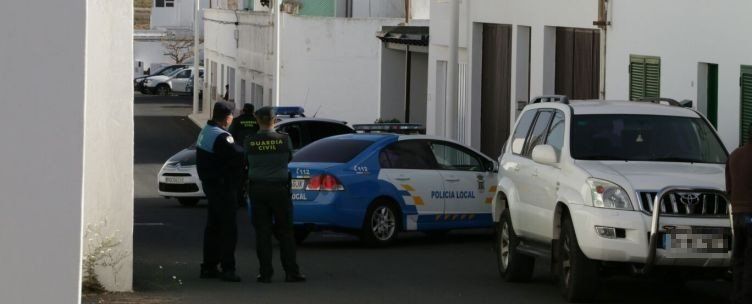 Muere una mujer tras precipitarse de una azotea en San Bartolomé