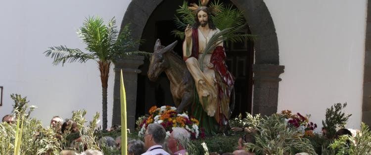 La procesión de La Burrita da comienzo a la Semana Santa