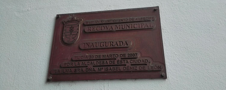 NC pide al alcalde de Arrecife retirar las placas con nombres de políticos de edificios públicos