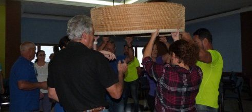 Los Campesinos muestran en un taller el Baile de la Zaranda