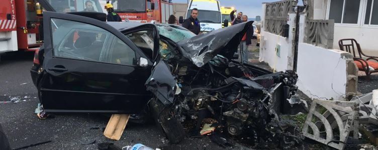 Herido grave un joven de 21 años tras chocar con su vehículo contra un muro