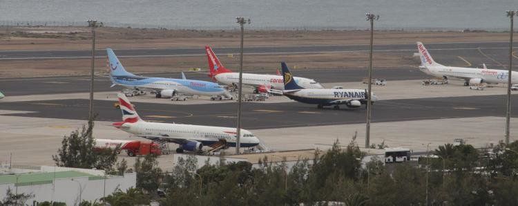 Un avión aterriza de emergencia en Guacimeta tras hallar "humo" en su cabina