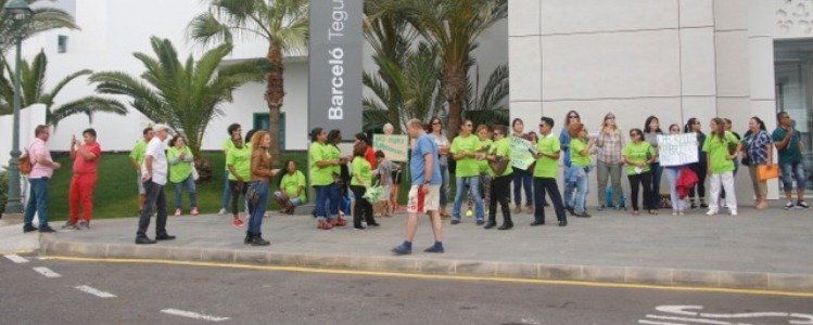 Las Kellys protagonizan su primera protesta frente a un hotel de Lanzarote