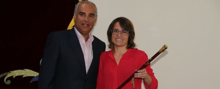 Eva de Anta toma el bastón de mando como nueva alcaldesa de Arrecife