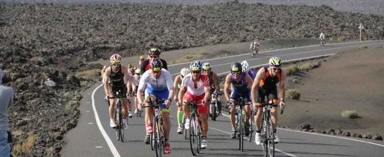 Unos 1.800 triatletas tomaron la salida de la 25ª edición del Ironman Lanzarote