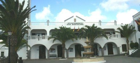 Vecinos de San Bartolomé denuncia el "retraso" de las ayudas municipales a estudiantes