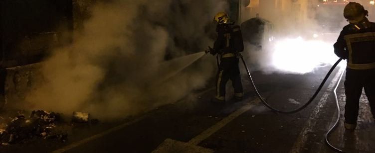 Queman seis contenedores en la calle Jacinto Borges de  Arrecife