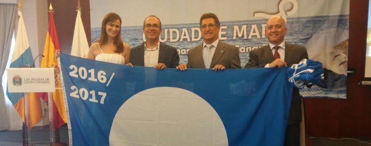 Lanzarote recoge sus banderas azules