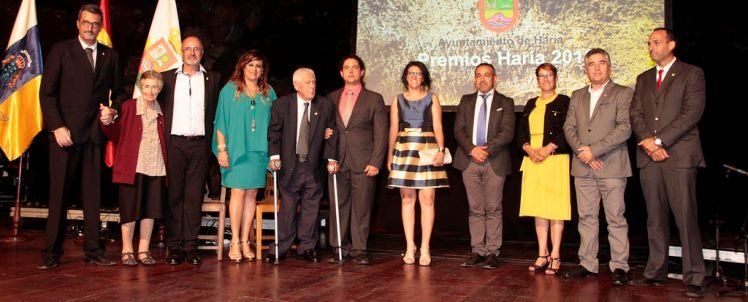 Emotivo acto de entrega de los premios Haría a Leonor Cabrera  y Rafael Betancort
