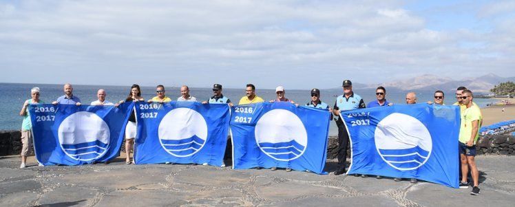 Las playas de Puerto del Carmen ya lucen sus cuatro banderas azules