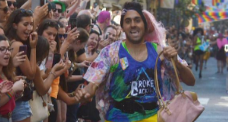 El lanzaroteño Óscar González gana la carrera de tacones en el Orgullo Gay de Madrid