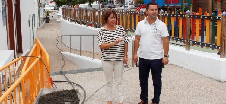 Yaiza invierte 48.000 euros para mejorar la accesibilidad y el entorno de la plaza de Playa Blanca