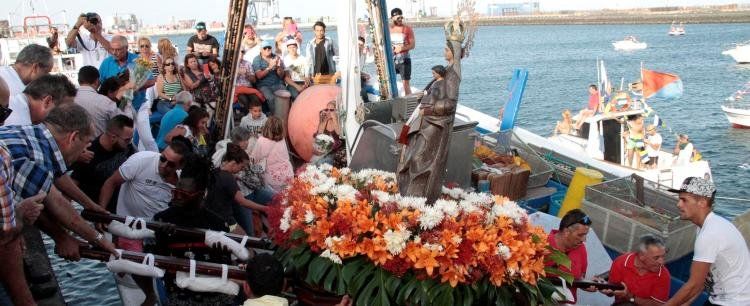 Valterra vive con devoción la procesión marítima en honor a la Virgen del Carmen